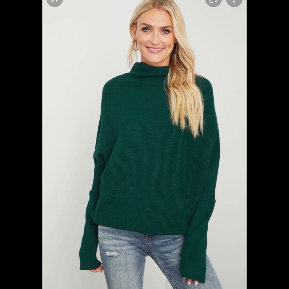 BluIvy Slouch Neck Dolman Pullover Sweater in green. Size S/M.